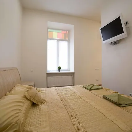 Chornovola 11 Centre